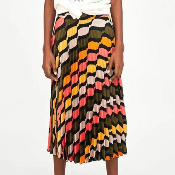 Dresses & Skirts - Colorful midi skirt